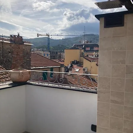 La Terrazza Sui Tetti 度假居 *